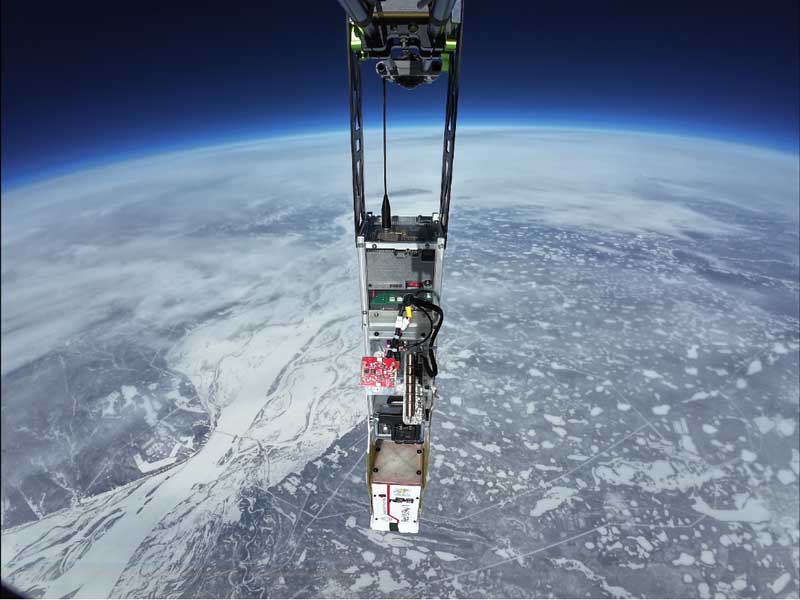 Фото с аппарата в стратосфере.