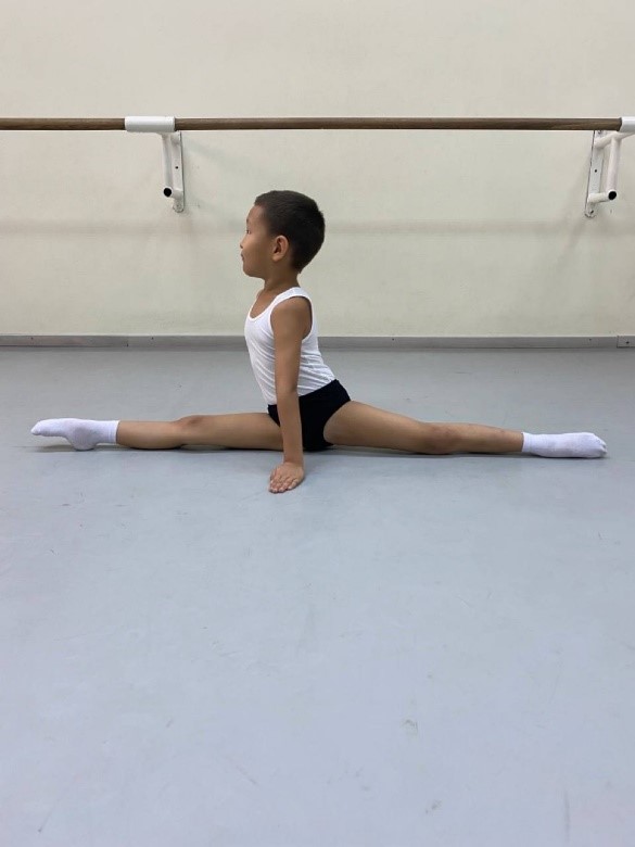 Продольный шпагат с правой ноги