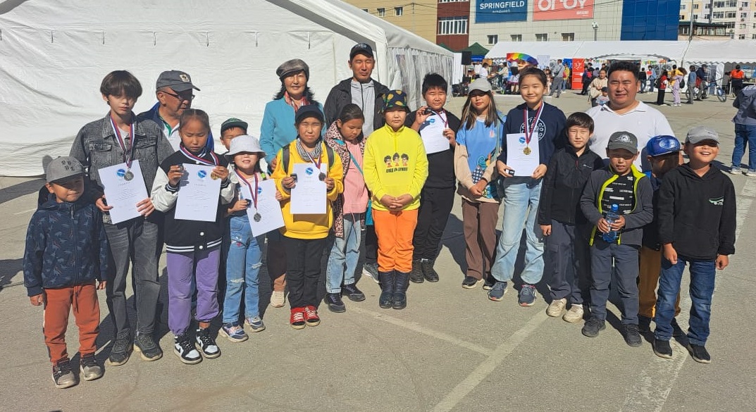 Участники блиц-турнира по шашкам и шахматам