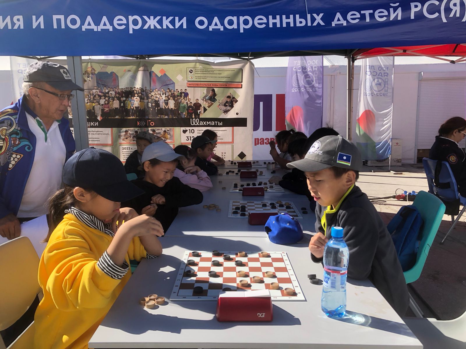 Блиц-турниры и сеансы одновременной игры по шашкам и шахматам